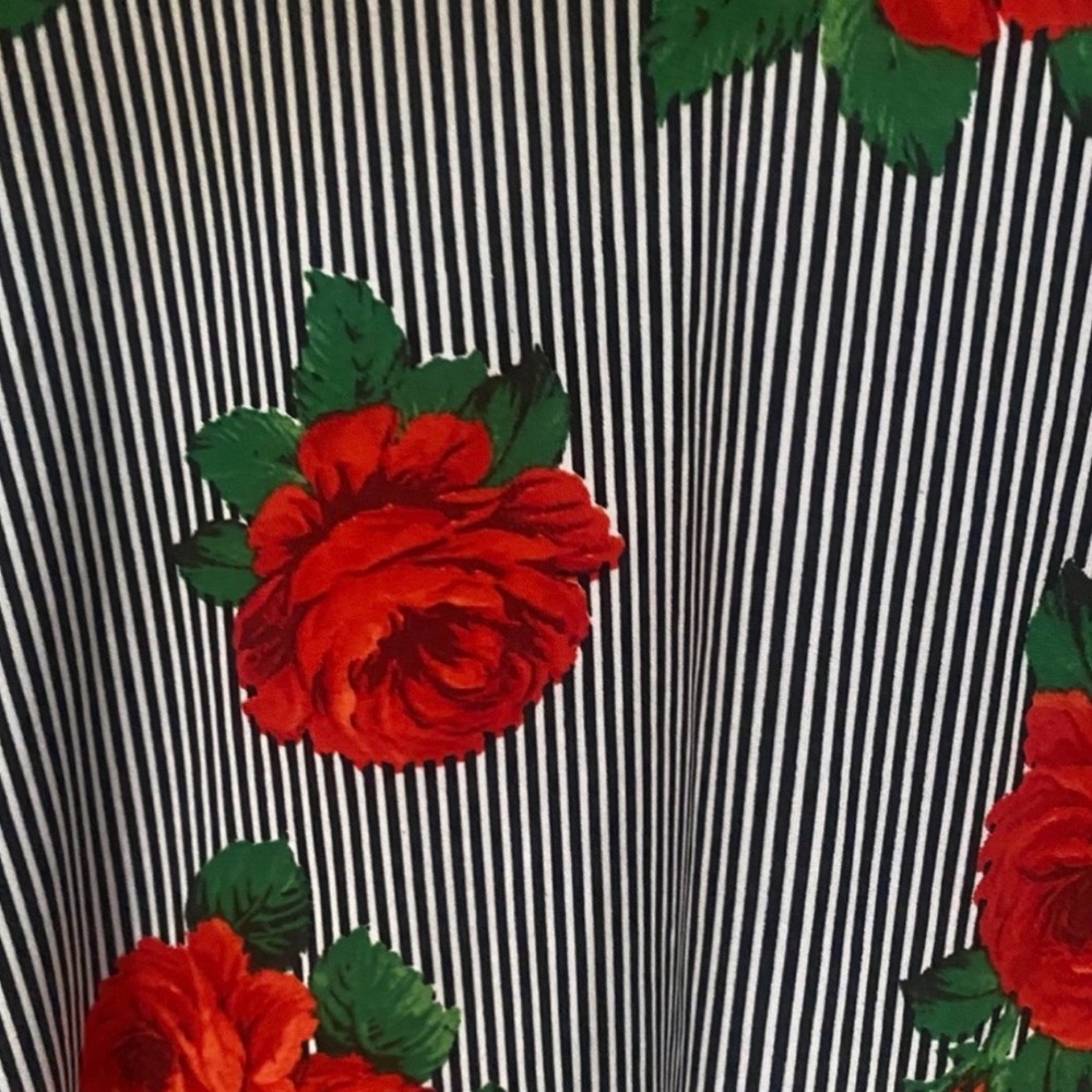 Roses Cropped Cardigan - Picture 4 of 4